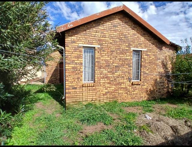 3 BEDROOM HOUSE FOR SALE IN SEBOKENG ZONE 17